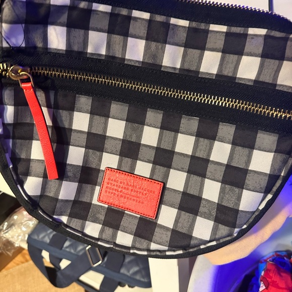 marc jacobs half moon bag - Picture 3 of 5